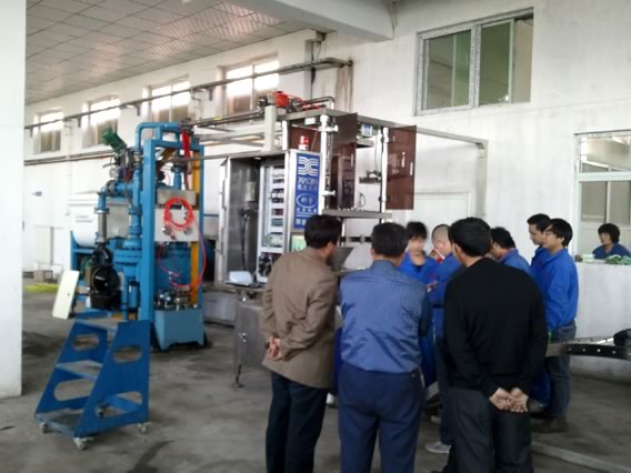 山西陽煤集團樹脂錨固劑自動生産線生産調試中.jpg